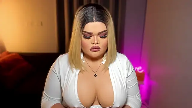 Snapshot of KarolinaThompson chatting on February 20, 2025, 10:27 am KarolinaThompson online show from February 20, 2025, 10:27 am