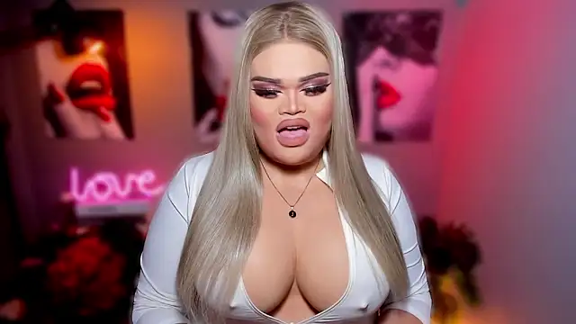 Snapshot of KarolinaThompson chatting on October 5, 2025, 7:56 pm KarolinaThompson online show from October 5, 2025, 7:56 pm