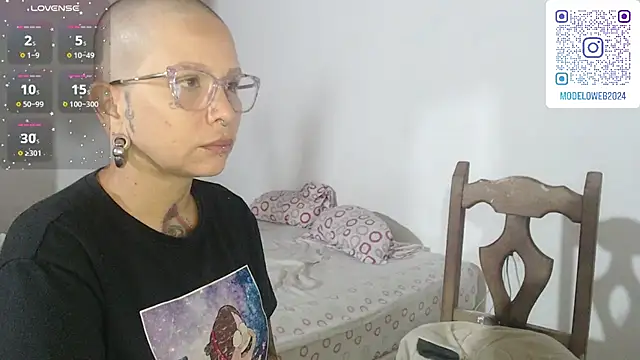 Snapshot of moon_cat85 chatting on January 21, 2025, 11:55 pm moon cat85 online show from January 21, 2025, 11:55 pm