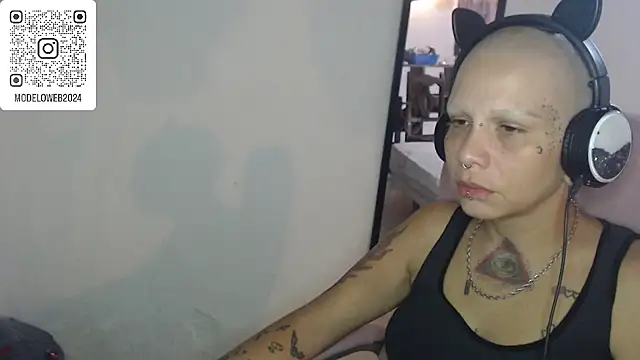 Snapshot of moon_cat85 chatting on March 8, 2025, 10:24 pm moon cat85 online show from March 8, 2025, 10:24 pm