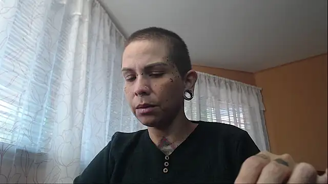 moon cat85 online show from February 2, 2026, 5:44 pm