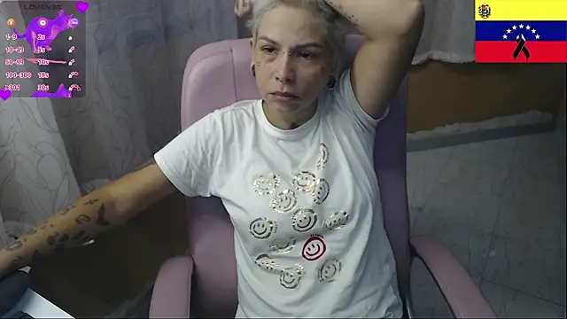 Snapshot of moon_cat85 chatting on June 30, 2026, 1:56 pm moon cat85 online show from June 30, 2026, 1:56 pm