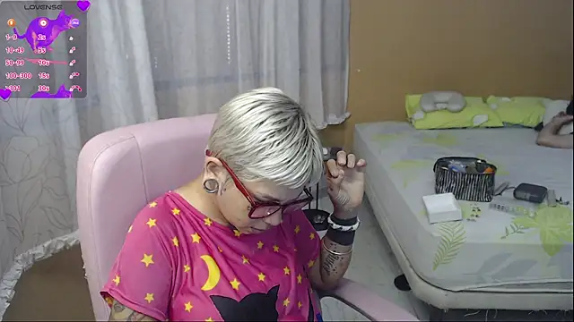 Snapshot of moon_cat85 chatting on July 14, 2026, 4:56 pm moon cat85 online show from July 14, 2026, 4:56 pm