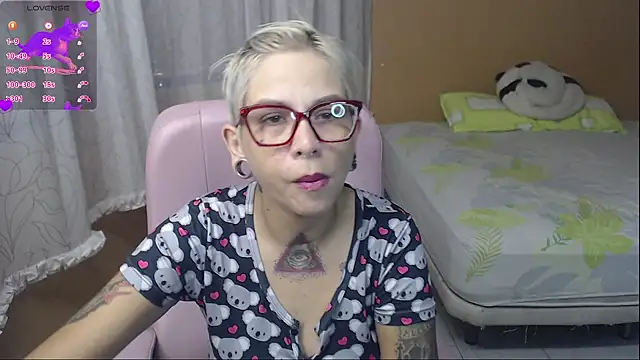 Snapshot of moon_cat85 chatting on July 15, 2026, 11:59 am moon cat85 online show from July 15, 2026, 11:59 am