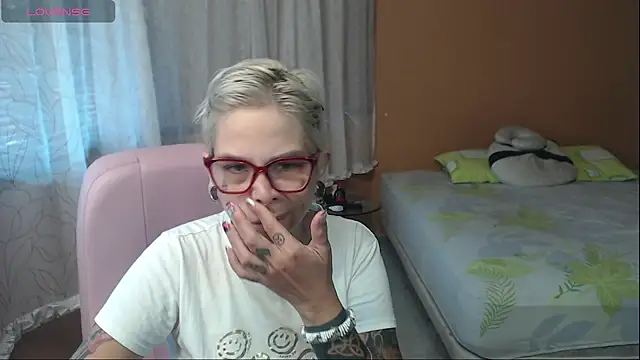 Snapshot of moon_cat85 chatting on July 17, 2026, 12:45 pm moon cat85 online show from July 17, 2026, 12:45 pm