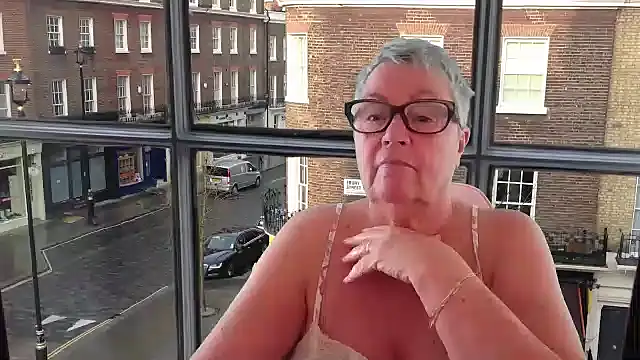 GrannyChrissy68 online show from December 15, 2025, 1:15 pm