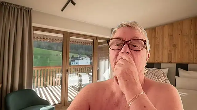 GrannyChrissy68 online show from March 21, 2026, 2:20 pm