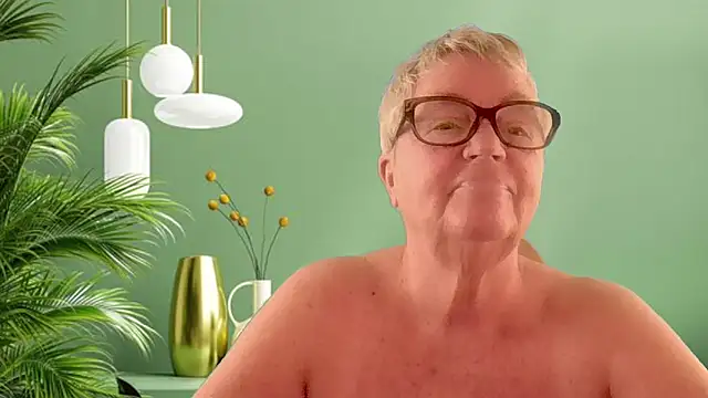 GrannyChrissy68 online show from March 24, 2026, 1:27 pm