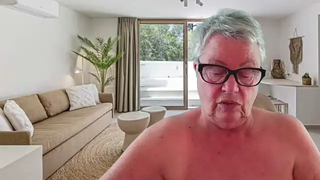 GrannyChrissy68 online show from April 28, 2026, 2:44 pm