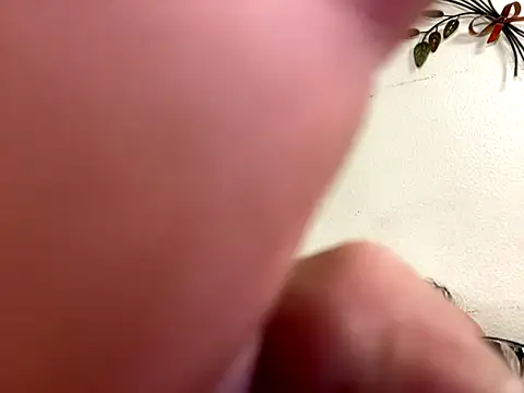 Snapshot of Trainee2Bpeed chatting on September 19, 2025, 7:43 am Trainee2Bpeed online show from September 19, 2025, 7:43 am