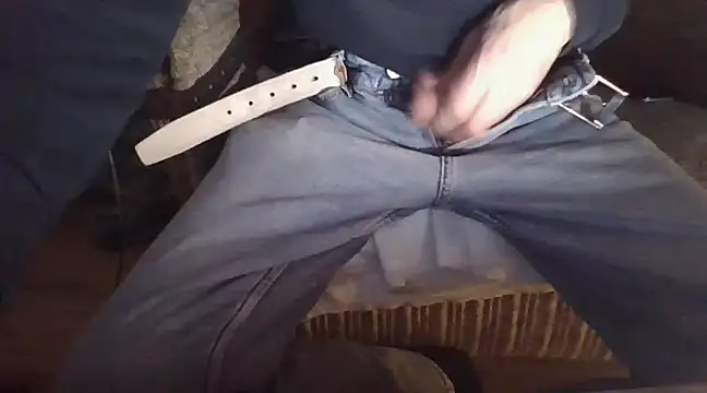 Snapshot of Hunzi123 chatting on February 20, 2025, 6:39 am Hunzi123 online show from February 20, 2025, 6:39 am