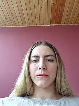 Snapshot of RubyRubin chatting on April 2, 2026, 12:25 pm RubyRubin online show from April 2, 2026, 12:25 pm