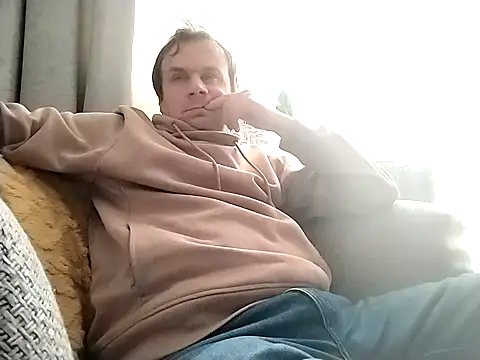 Snapshot of grzes19763 chatting on October 7, 2025, 8:44 am grzes19763 online show from October 7, 2025, 8:44 am