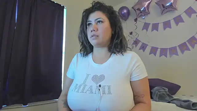 Snapshot of Bigt3ti chatting on June 14, 2026, 8:44 pm Bigt3ti online show from June 14, 2026, 8:44 pm