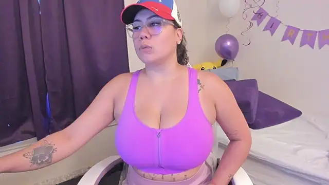 Snapshot of Bigt3ti chatting on June 17, 2026, 1:01 pm Bigt3ti online show from June 17, 2026, 1:01 pm