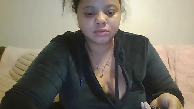 Snapshot of beautylovess chatting on May 27, 2026, 7:11 pm beautylovess online show from May 27, 2026, 7:11 pm