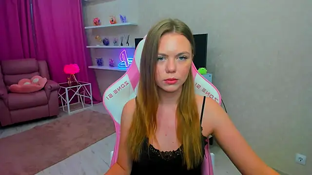 Strawberrye online show from April 29, 2026, 3:21 am