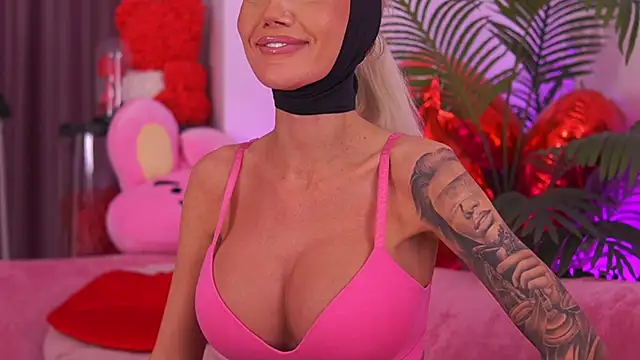 Snapshot of fallingangel chatting on April 1, 2026, 6:38 pm fallingangel online show from April 1, 2026, 6:38 pm