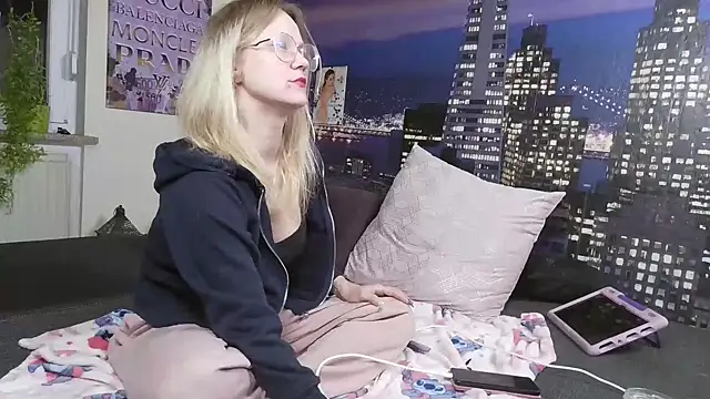 Snapshot of little-leni chatting on January 28, 2025, 9:08 pm little-leni online show from January 28, 2025, 9:08 pm