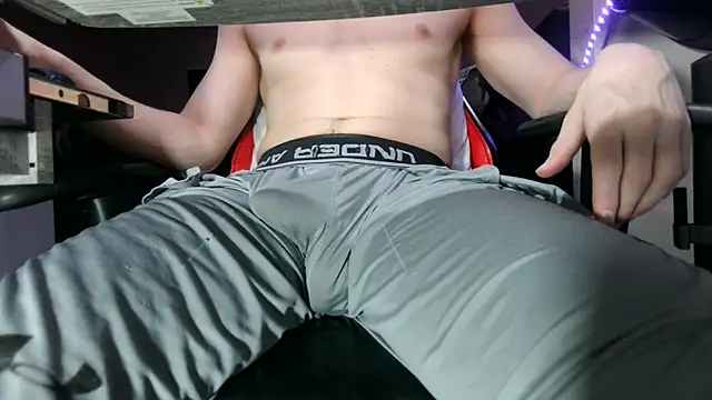 Snapshot of Dick_and_muscles chatting on June 3, 2026, 8:39 am Dick and muscles online show from June 3, 2026, 8:39 am