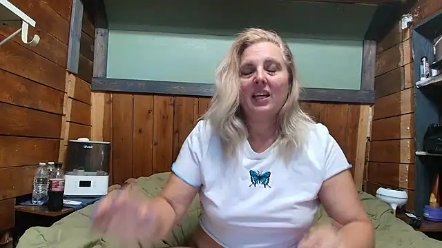 lisaxlovexxx online show from June 21, 2026, 2:25 am