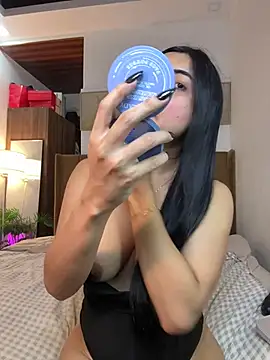 Snapshot of Bombshell_Ashy chatting on June 5, 2026, 11:21 pm Bombshell Ashy online show from June 5, 2026, 11:21 pm