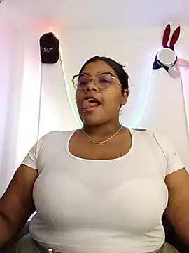 paola091 online show from July 15, 2026, 8:03 pm