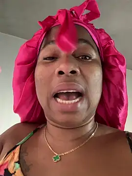 Snapshot of CurvyDesire1 chatting on March 9, 2025, 2:32 pm CurvyDesire1 online show from March 9, 2025, 2:32 pm