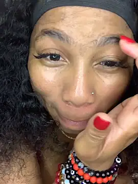 Snapshot of CurvyDesire1 chatting on September 18, 2025, 10:34 pm CurvyDesire1 online show from September 18, 2025, 10:34 pm