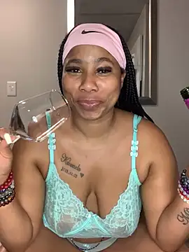 Snapshot of CurvyDesire1 chatting on October 27, 2025, 6:34 pm CurvyDesire1 online show from October 27, 2025, 6:34 pm