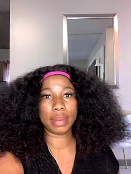 Snapshot of CurvyDesire1 chatting on December 4, 2025, 10:46 am CurvyDesire1 online show from December 4, 2025, 10:46 am