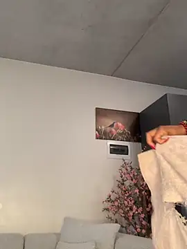 Snapshot of CurvyDesire1 chatting on December 14, 2025, 1:05 pm CurvyDesire1 online show from December 14, 2025, 1:05 pm