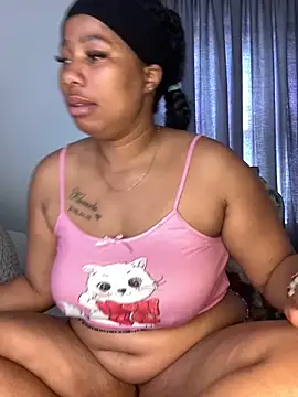 Snapshot of CurvyDesire1 chatting on December 16, 2025, 6:29 am CurvyDesire1 online show from December 16, 2025, 6:29 am