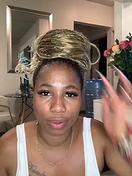 Snapshot of CurvyDesire1 chatting on February 6, 2026, 8:56 pm CurvyDesire1 online show from February 6, 2026, 8:56 pm