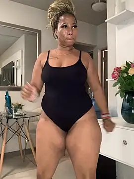 Snapshot of CurvyDesire1 chatting on February 10, 2026, 9:41 pm CurvyDesire1 online show from February 10, 2026, 9:41 pm