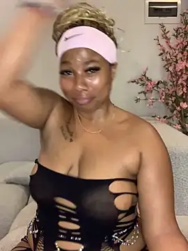 Snapshot of CurvyDesire1 chatting on February 12, 2026, 8:48 pm CurvyDesire1 online show from February 12, 2026, 8:48 pm