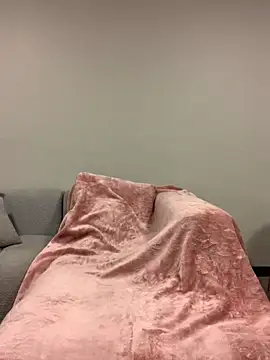 Snapshot of CurvyDesire1 chatting on March 5, 2026, 9:33 pm CurvyDesire1 online show from March 5, 2026, 9:33 pm