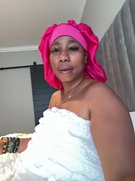 Snapshot of CurvyDesire1 chatting on May 12, 2026, 6:43 am CurvyDesire1 online show from May 12, 2026, 6:43 am