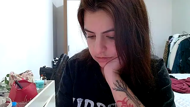 chelbyy online show from November 10, 2025, 4:17 pm