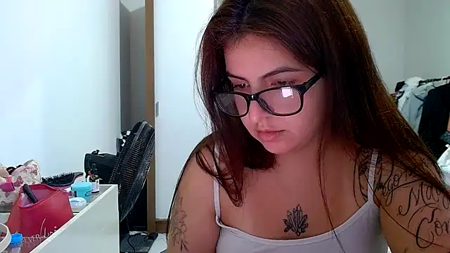 chelbyy online show from November 11, 2025, 5:02 pm