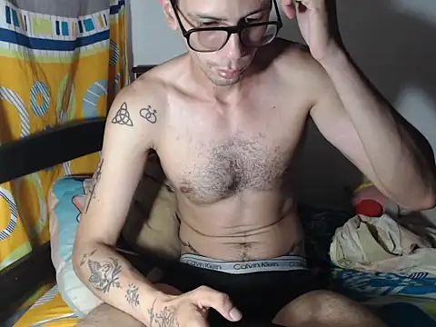 alisterxxx online show from November 24, 2025, 8:19 pm