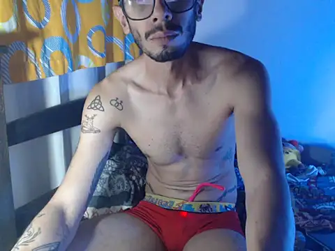 alisterxxx online show from May 28, 2026, 2:42 am