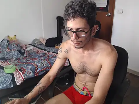alisterxxx online show from July 8, 2026, 2:43 pm
