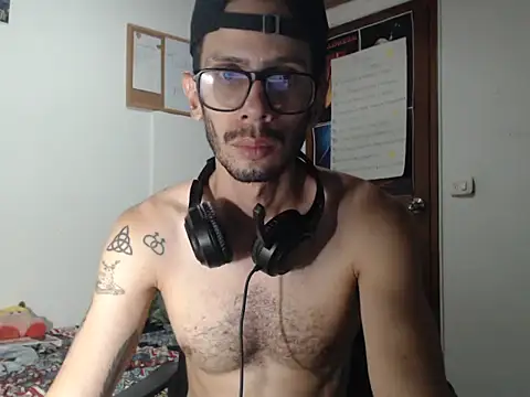 alisterxxx online show from July 14, 2026, 2:05 am