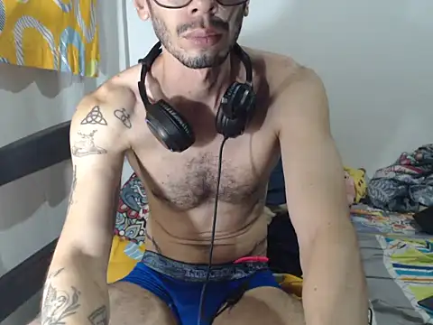 alisterxxx online show from July 26, 2026, 2:42 am