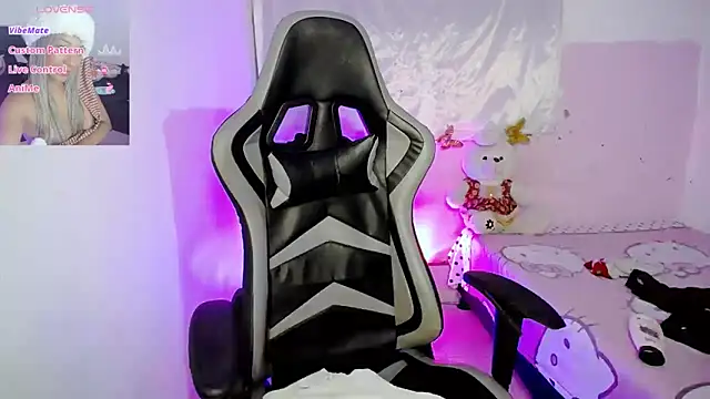 ninatiny online show from March 20, 2025, 9:26 am