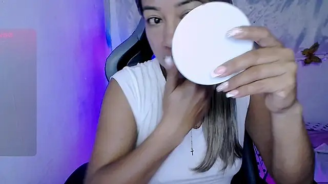 ninatiny online show from November 20, 2025, 9:20 am