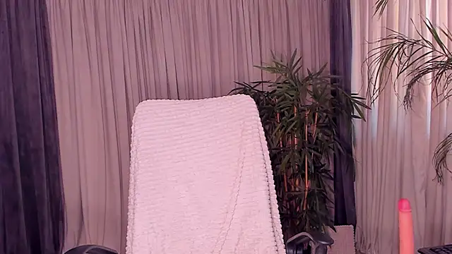 Snapshot of daisyd001 chatting on February 12, 2025, 9:20 am daisyd001 online show from February 12, 2025, 9:20 am