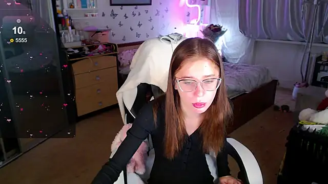 Kira honeyy online show from October 9, 2025, 6:11 am