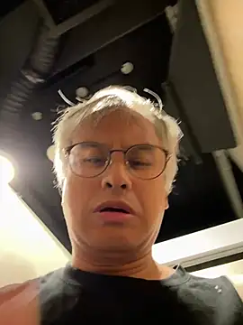 Snapshot of knobhead2020 chatting on July 15, 2026, 6:24 pm knobhead2020 online show from July 15, 2026, 6:24 pm